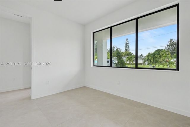 2960 NW 24th Ave, Oakland Park, FL 33311