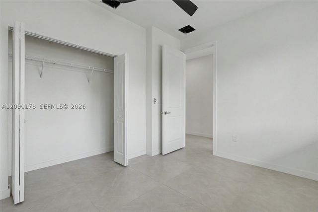 2960 NW 24th Ave, Oakland Park, FL 33311