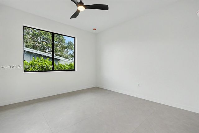 2960 NW 24th Ave, Oakland Park, FL 33311