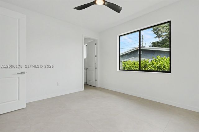 2960 NW 24th Ave, Oakland Park, FL 33311