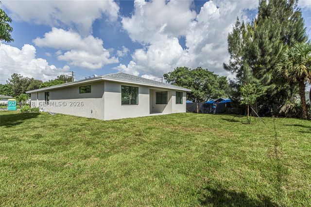 2960 NW 24th Ave, Oakland Park, FL 33311