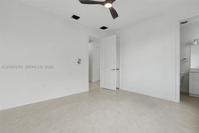 2960 NW 24th Ave, Oakland Park, FL 33311