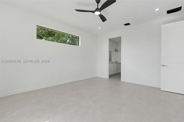 2960 NW 24th Ave, Oakland Park, FL 33311