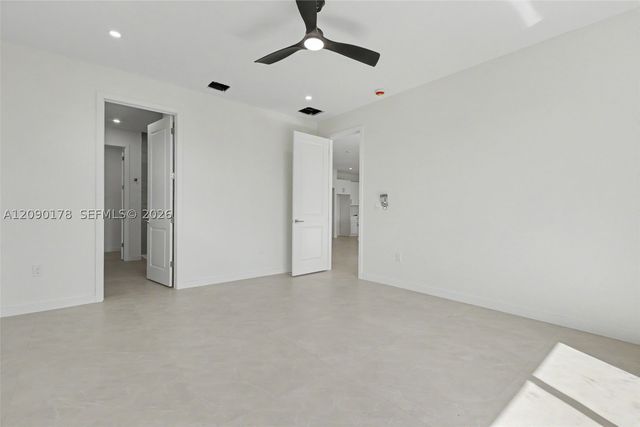 2960 NW 24th Ave, Oakland Park, FL 33311