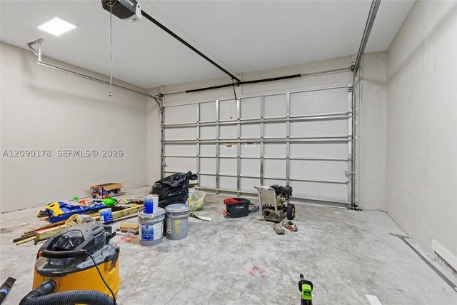 2960 NW 24th Ave, Oakland Park, FL 33311