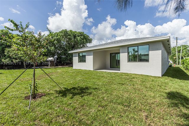2960 NW 24th Ave, Oakland Park, FL 33311