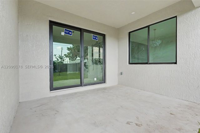 2960 NW 24th Ave, Oakland Park, FL 33311