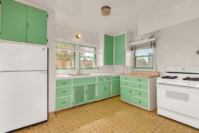 500 N G Street, Madera, CA 93637