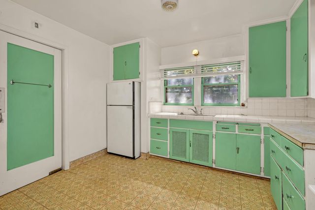 500 N G Street, Madera, CA 93637