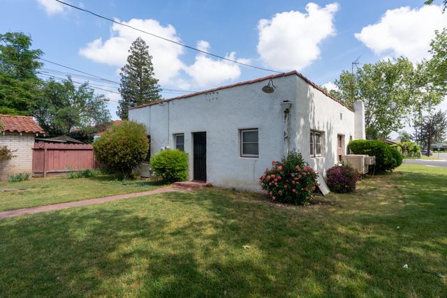 500 N G Street, Madera, CA 93637