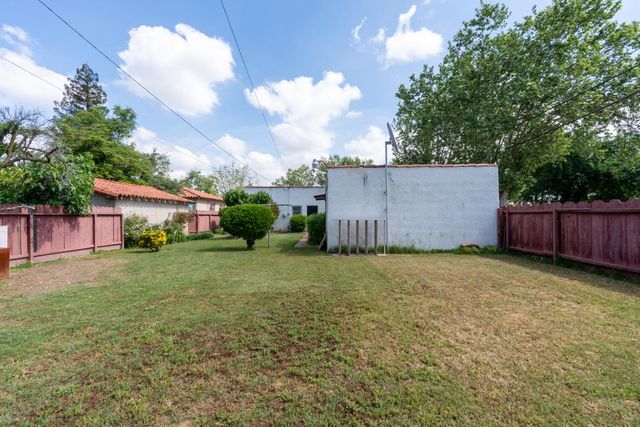 500 N G Street, Madera, CA 93637