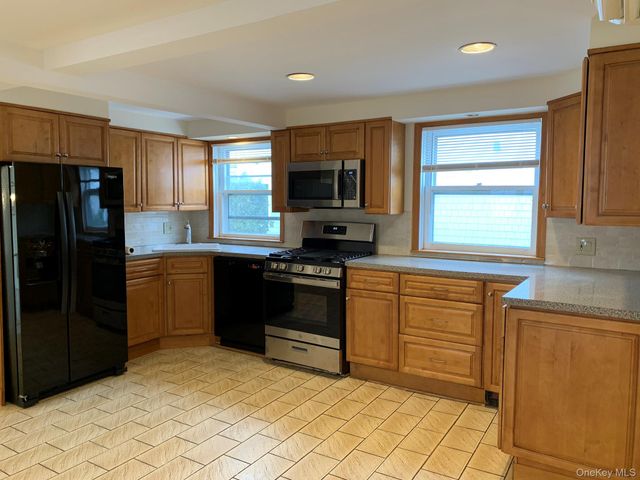 24 Hall Avenue, Eastchester, NY 10709