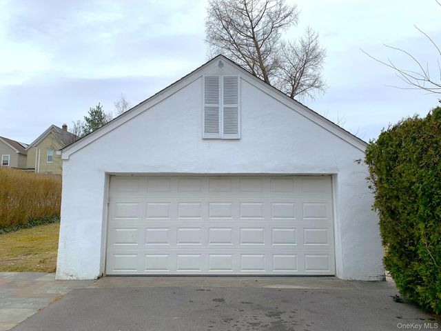 24 Hall Avenue, Eastchester, NY 10709