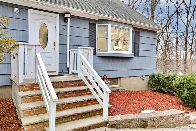 15 Woodland Place, Airmont, NY 10952