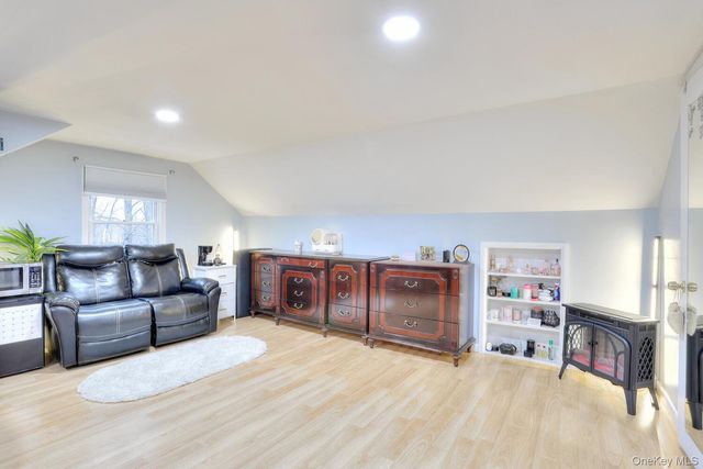 15 Woodland Place, Airmont, NY 10952