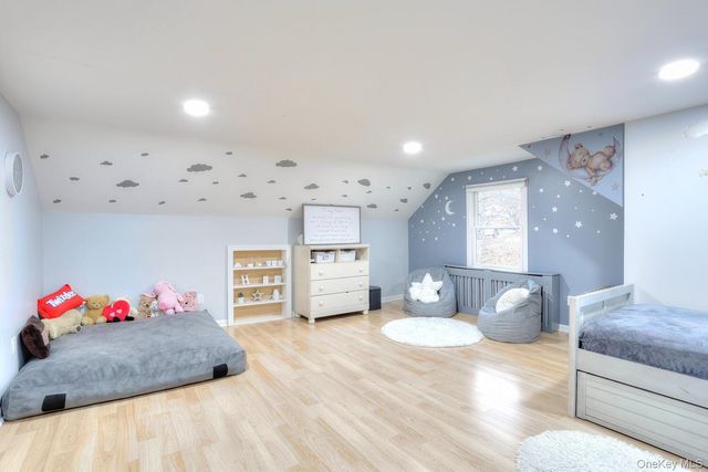 15 Woodland Place, Airmont, NY 10952