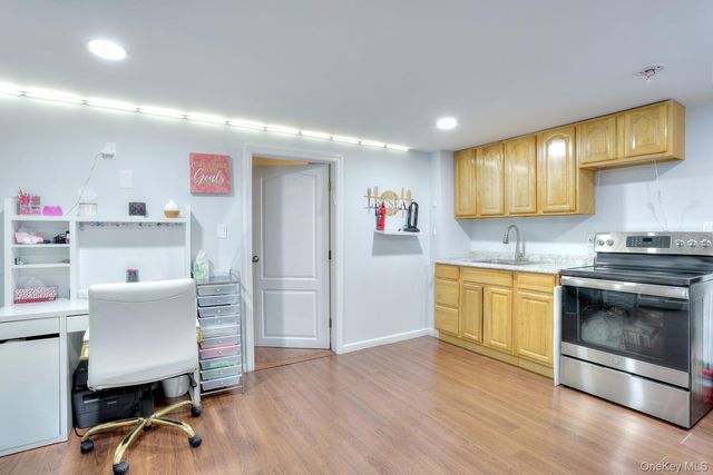 15 Woodland Place, Airmont, NY 10952