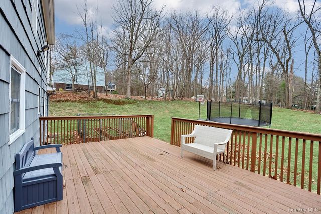 15 Woodland Place, Airmont, NY 10952