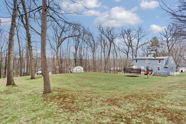 15 Woodland Place, Airmont, NY 10952