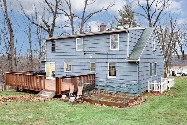 15 Woodland Place, Airmont, NY 10952