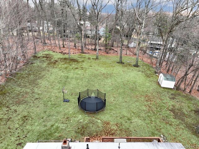 15 Woodland Place, Airmont, NY 10952