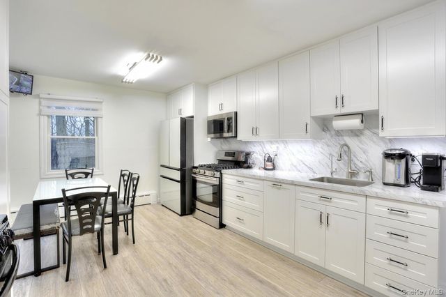 15 Woodland Place, Airmont, NY 10952