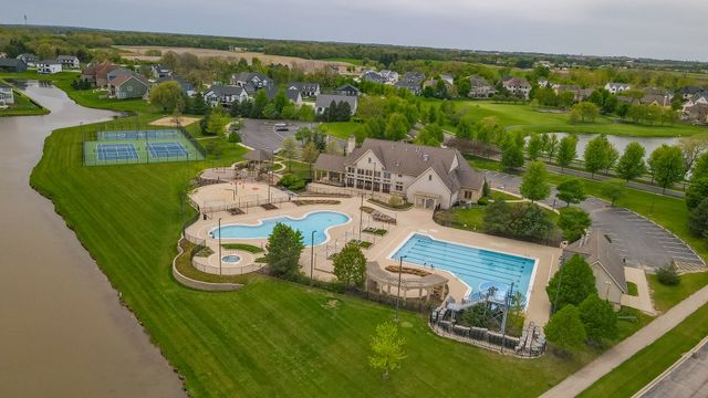 3687 Peregrine Way, Elgin, IL 60124
