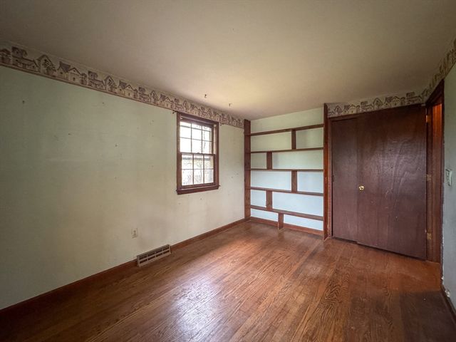 60 White Fox Rd, Agawam, MA 01030
