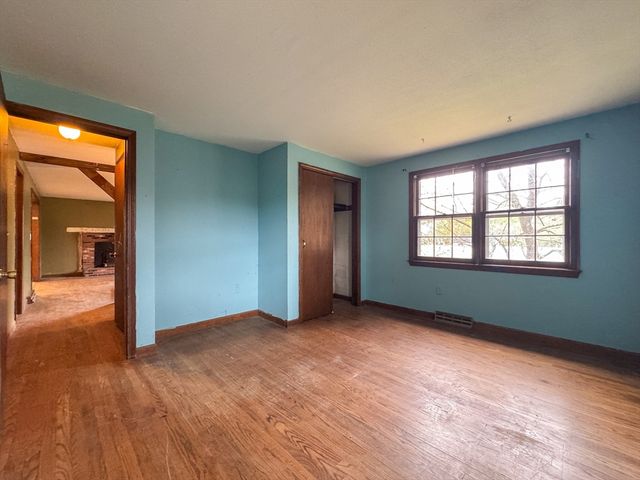 60 White Fox Rd, Agawam, MA 01030