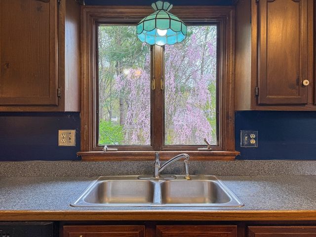 60 White Fox Rd, Agawam, MA 01030