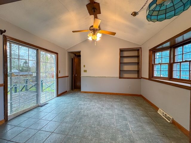 60 White Fox Rd, Agawam, MA 01030