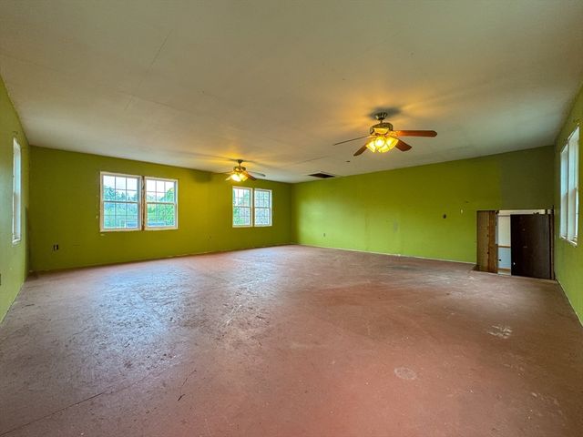 60 White Fox Rd, Agawam, MA 01030