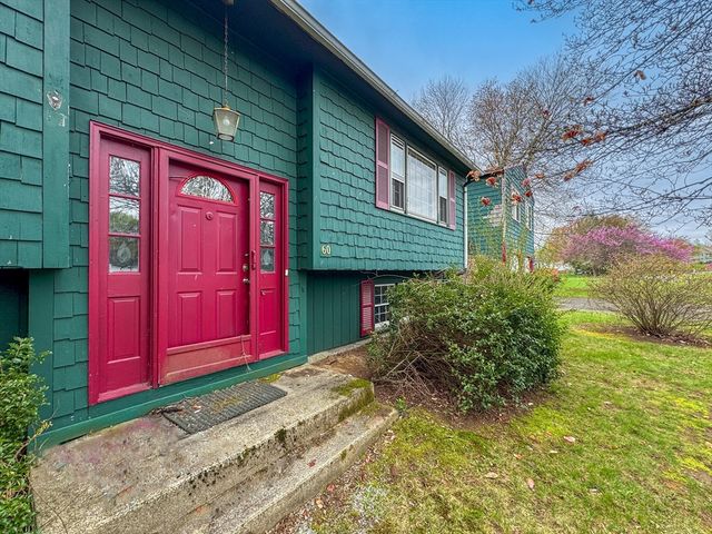 60 White Fox Rd, Agawam, MA 01030