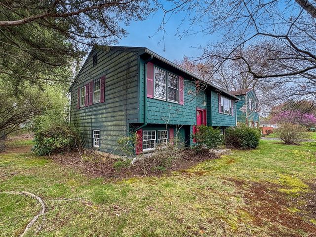 60 White Fox Rd, Agawam, MA 01030