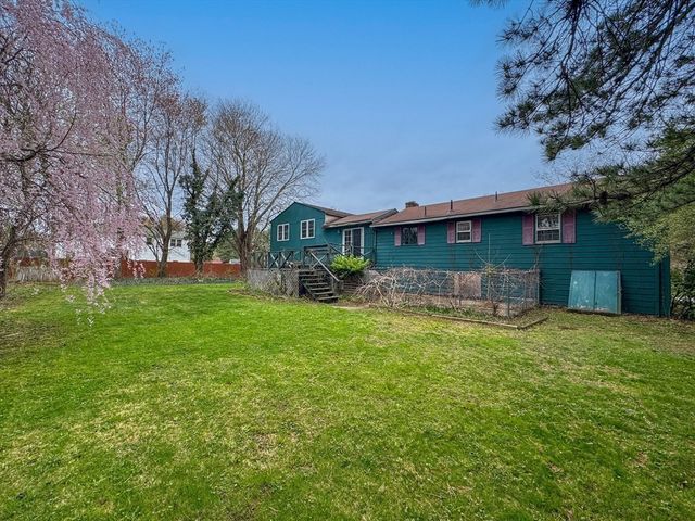 60 White Fox Rd, Agawam, MA 01030