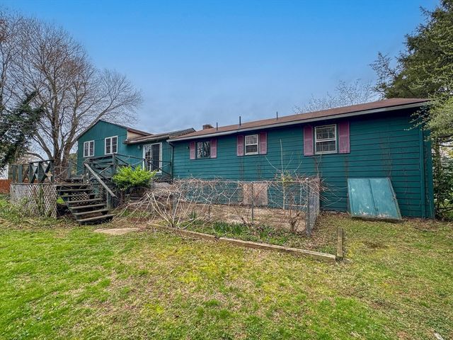 60 White Fox Rd, Agawam, MA 01030