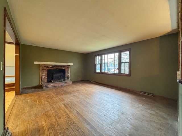 60 White Fox Rd, Agawam, MA 01030