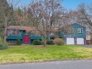 60 White Fox Rd, Agawam, MA 01030