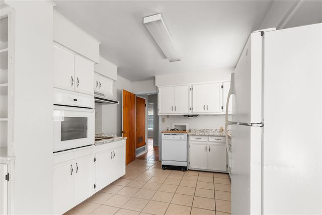 1710 W College Street, Sherman, TX 75092