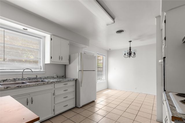 1710 W College Street, Sherman, TX 75092