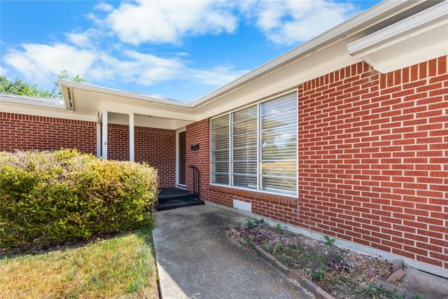 1710 W College Street, Sherman, TX 75092