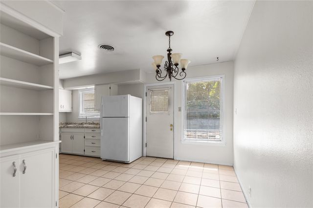 1710 W College Street, Sherman, TX 75092