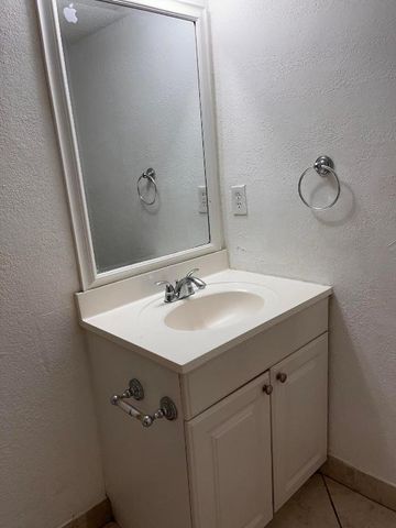 208 Wimbledon Lake Drive 208, Plantation, FL 33324