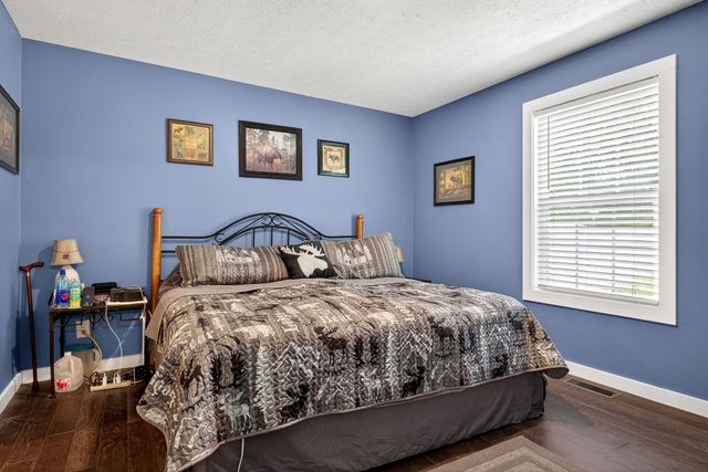 2040 Walker Cove Rd, Sparta, TN 38583