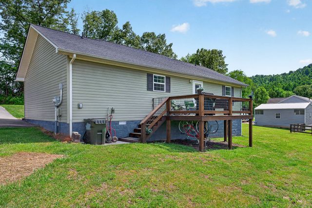 2040 Walker Cove Rd, Sparta, TN 38583
