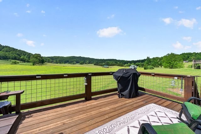 2040 Walker Cove Rd, Sparta, TN 38583