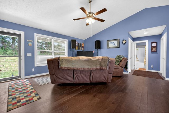 2040 Walker Cove Rd, Sparta, TN 38583