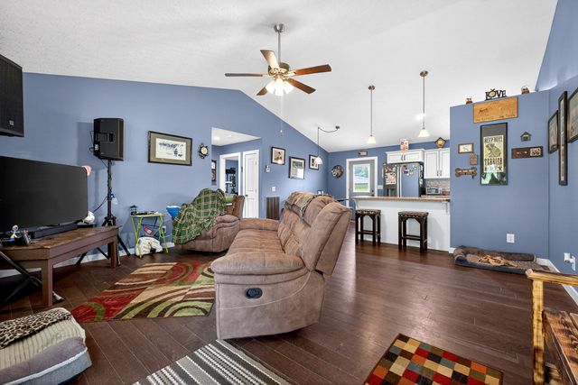2040 Walker Cove Rd, Sparta, TN 38583