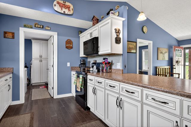 2040 Walker Cove Rd, Sparta, TN 38583