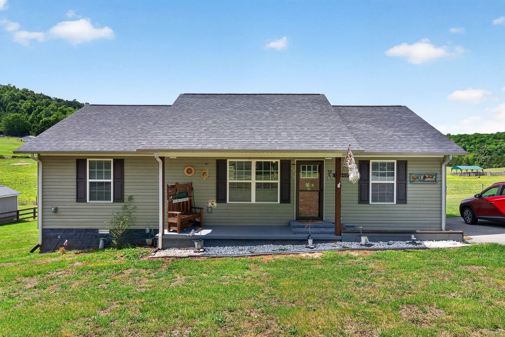2040 Walker Cove Rd, Sparta, TN 38583